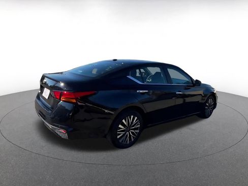 Used 2025 Nissan Altima 2.5 SV image 15