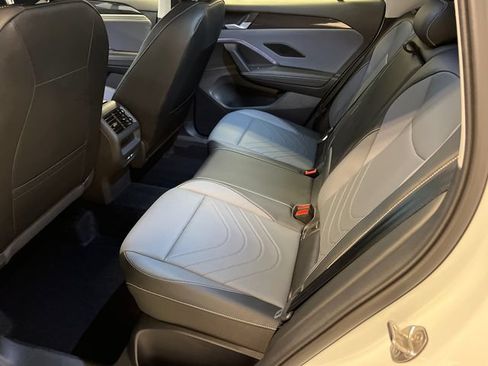 Certified 2025 Volkswagen Tiguan SE FWD image 17