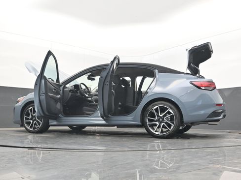 New 2025 Nissan Sentra SR image 42