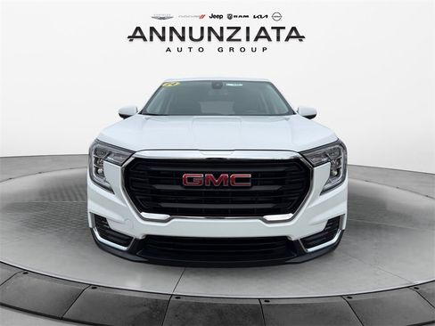 Used 2024 GMC Terrain SLE image 8