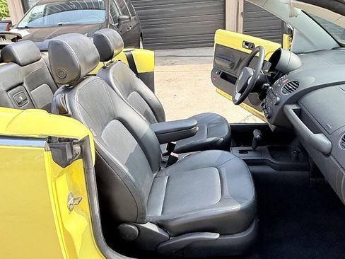 Used 2007 Volkswagen Beetle Convertible w/ Package 1 FWD image 38