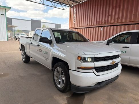 Used 2018 Chevrolet Silverado 1500 Custom RWD image 2