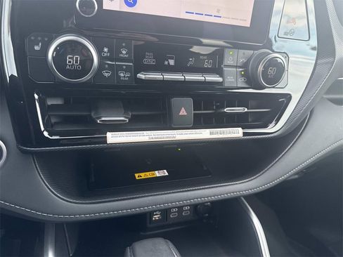 Used 2024 Toyota Highlander XSE image 25