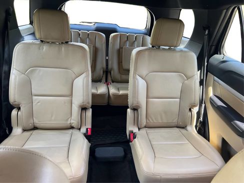 Used 2016 Ford Explorer XLT w/ Equipment Group 202A AWD/4WD image 14