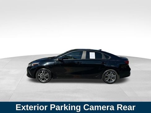 Used 2023 Kia Forte LXS w/ LXS Technology Package FWD image 2
