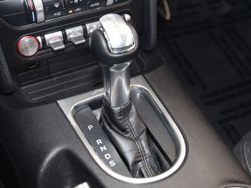 Used 2020 Ford Mustang Convertible RWD image 7