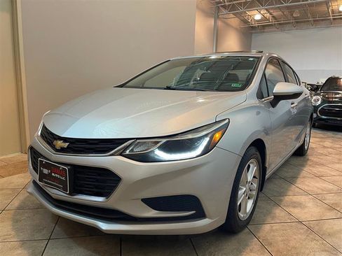 Used 2017 Chevrolet Cruze LT image 1