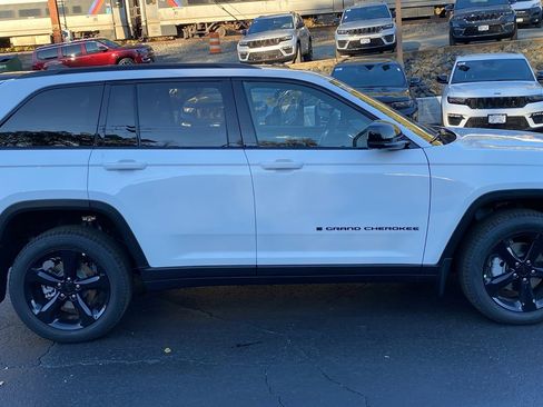 New 2025 Jeep Grand Cherokee Limited w/ Luxury Tech Group II image 29