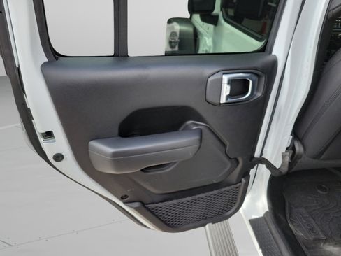 Used 2022 Jeep Wrangler Unlimited Sport image 26