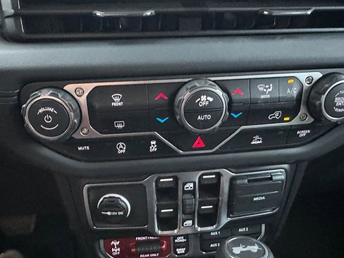 Used 2026 Jeep Wrangler Unlimited Rubicon image 33