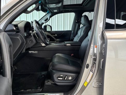 Used 2024 Lexus LX 600 4WD w/ Appearance Package image 8