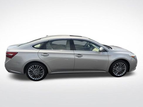 Used 2016 Toyota Avalon Limited w/ Toyota Safety Sense Package FWD image 7