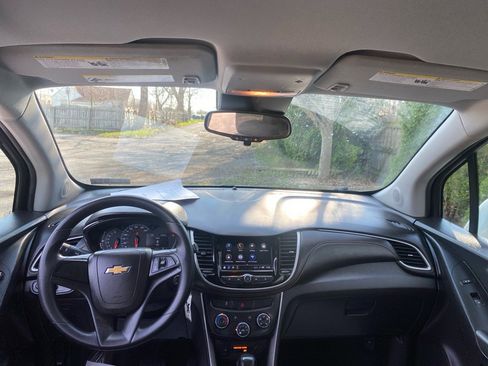 Used 2018 Chevrolet Trax LS image 16