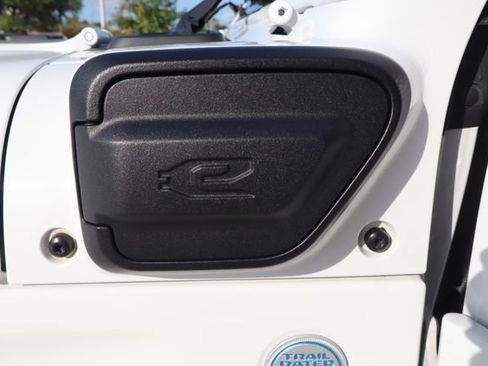 Used 2024 Jeep Wrangler Unlimited Sahara AWD/4WD image 43