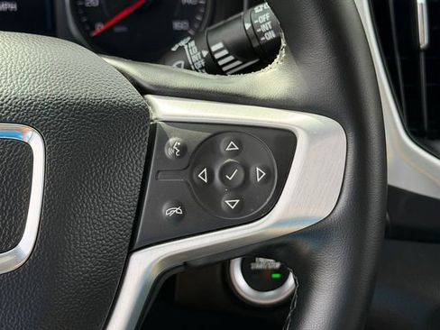 Used 2024 GMC Terrain SLT image 16