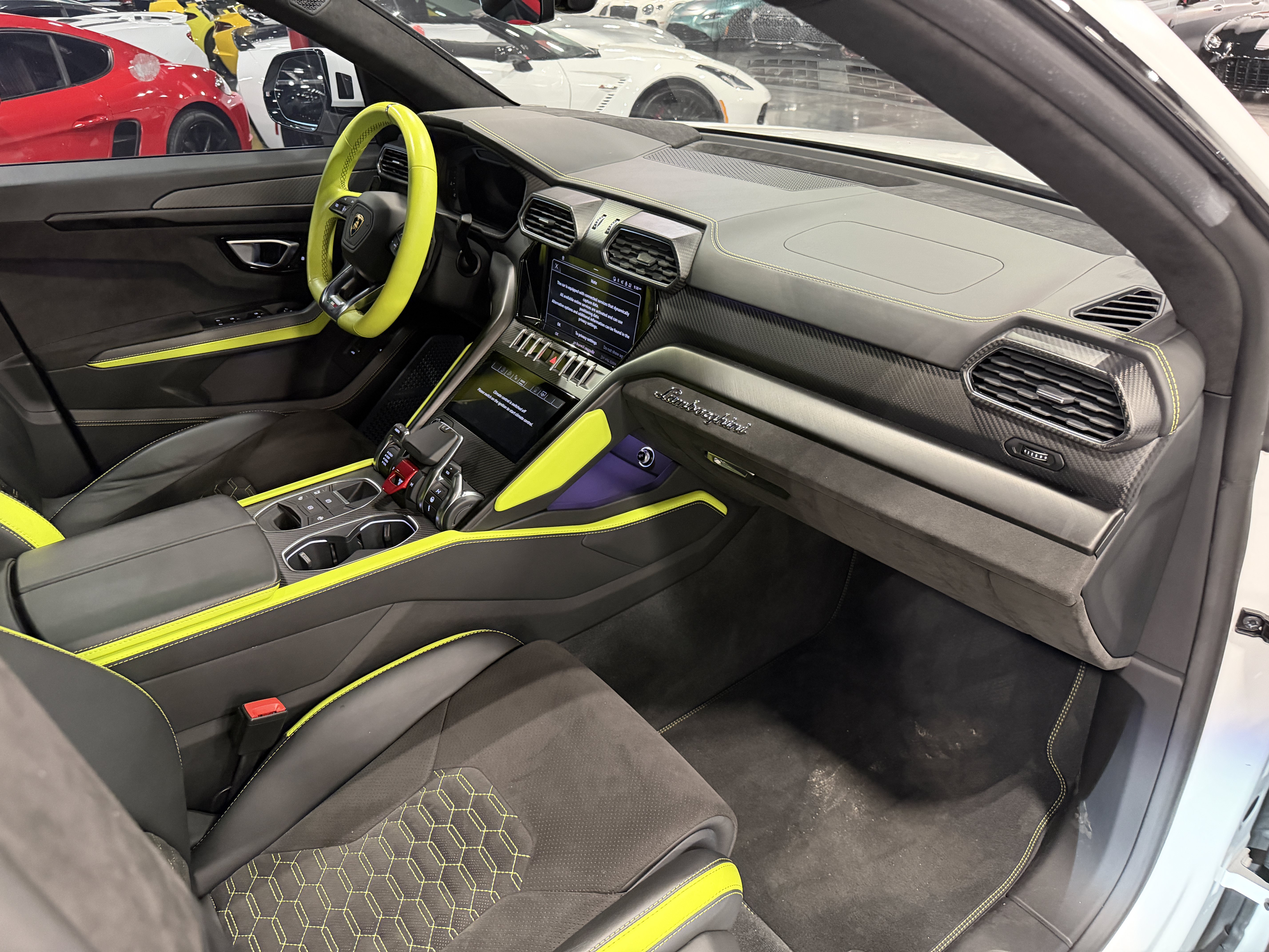 Used 2022 Lamborghini Urus AWD/4WD image 12