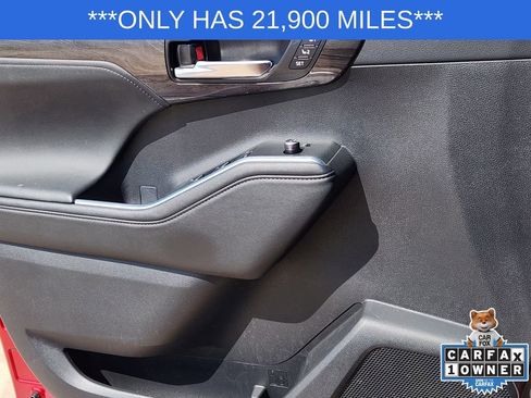 Used 2024 Toyota Highlander Platinum AWD/4WD image 24