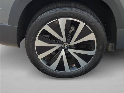 Used 2023 Volkswagen Taos SE FWD image 7