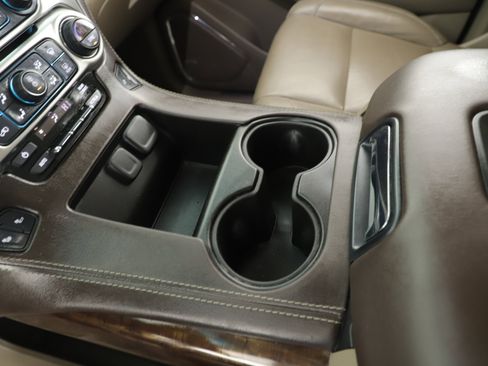 Used 2019 Chevrolet Tahoe LT w/ LT Signature Package image 17