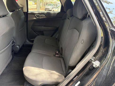Used 2025 Kia Sportage LX FWD image 35