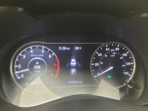 Used 2021 Nissan Versa SV FWD image 23