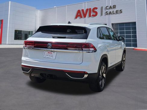 Used 2025 Volkswagen Atlas Cross Sport SE FWD image 6