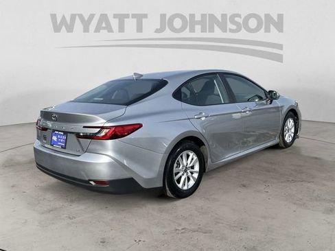 Used 2025 Toyota Camry LE image 5