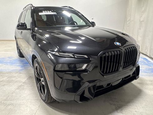 Used 2024 BMW X7 xDrive40i w/ M Sport Package AWD/4WD image 16