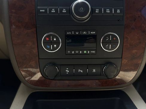 Used 2010 Chevrolet Suburban LT w/ Luxury Package image 30