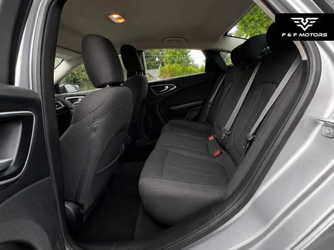 Used 2015 Chrysler 200 Limited FWD image 11
