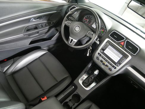 Used 2013 Volkswagen Eos Komfort FWD image 9