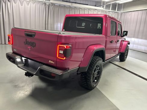 Used 2024 Jeep Gladiator Sport AWD/4WD image 7