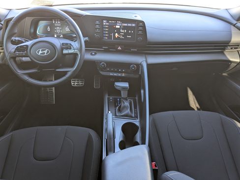 Used 2025 Hyundai Elantra Sport image 16
