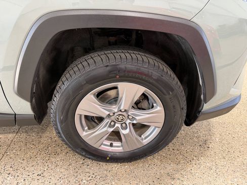 Used 2022 Toyota RAV4 XLE AWD/4WD image 32