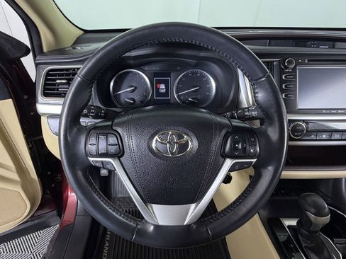 Used 2019 Toyota Highlander XLE FWD image 11