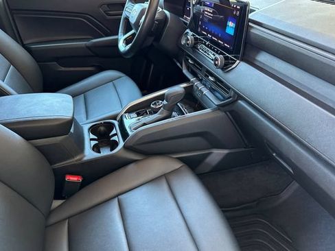 Used 2025 Chevrolet Colorado Trail Boss AWD/4WD image 19