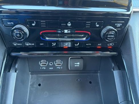 Used 2023 Jeep Grand Cherokee L Laredo image 27