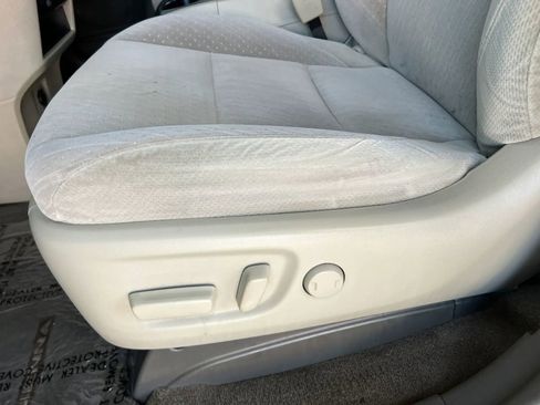 Used 2018 Toyota Sienna LE w/ Carpet Mat Package FWD image 20