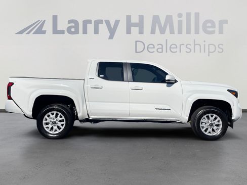 Certified 2025 Toyota Tacoma SR5 image 6