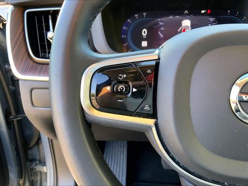 Used 2024 Volvo XC60 B5 Plus image 24