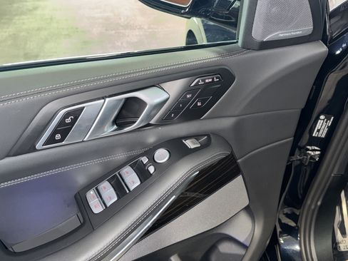 Used 2025 BMW X7 M60i AWD/4WD image 19