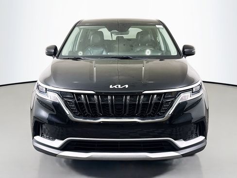 Used 2023 Kia Carnival LX FWD image 2