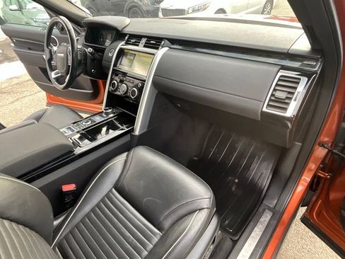 Used 2018 Land Rover Discovery HSE image 32