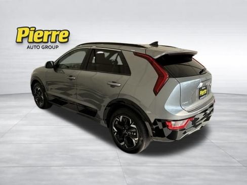 Used 2025 Kia Niro Wind w/ Wind Preserve Package FWD image 2
