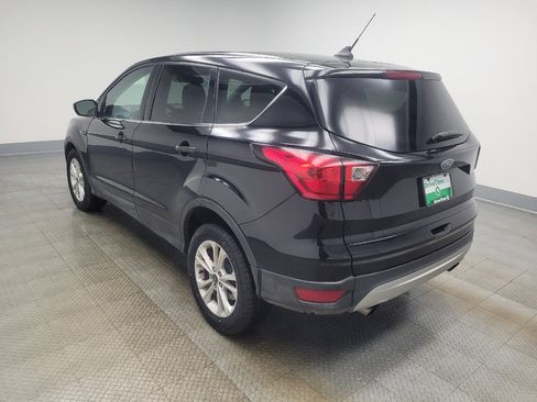 Used 2019 Ford Escape SE image 3