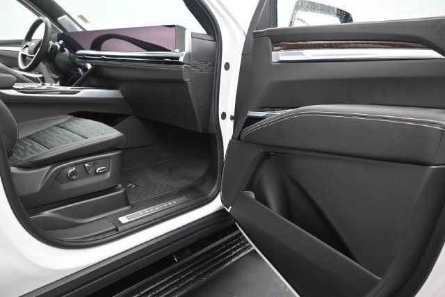 Used 2025 Cadillac Escalade Sport Platinum AWD/4WD image 13