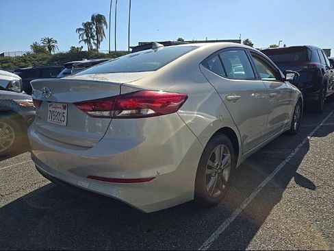Used 2017 Hyundai Elantra SE FWD image 3