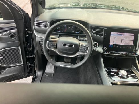 Used 2024 Jeep Wagoneer Series III AWD/4WD image 21