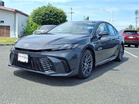 Used 2025 Toyota Camry XSE AWD/4WD image 3