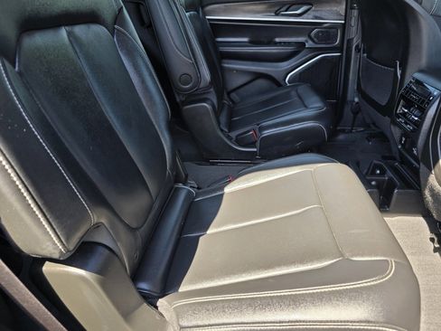 Used 2022 Jeep Grand Cherokee L Limited AWD/4WD image 19
